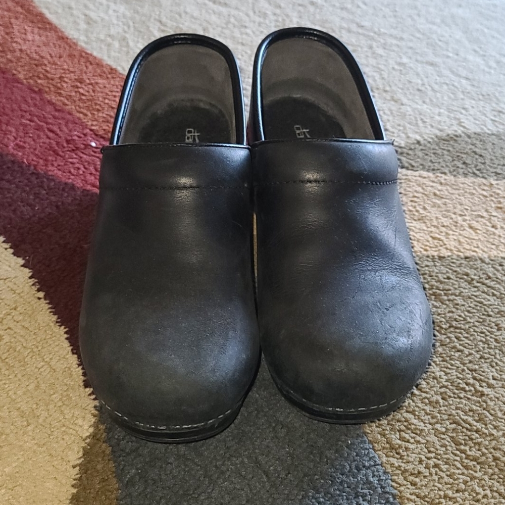 Dansko black leather clogs comfort/nursing shoe